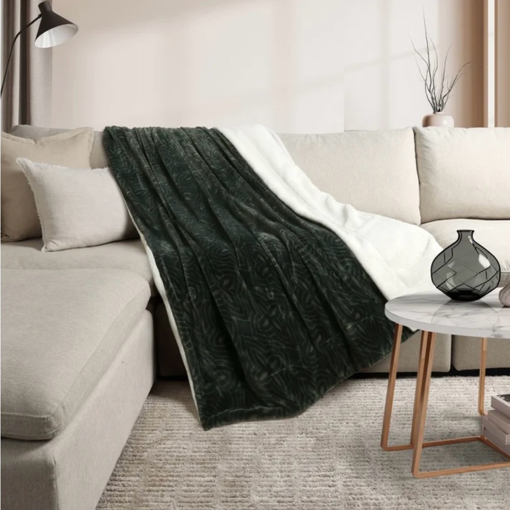 Life comfort ultimate faux-fur throw